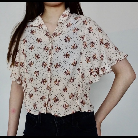 RUFFLE FLOWER CROP TOP - Picture 2 of 8